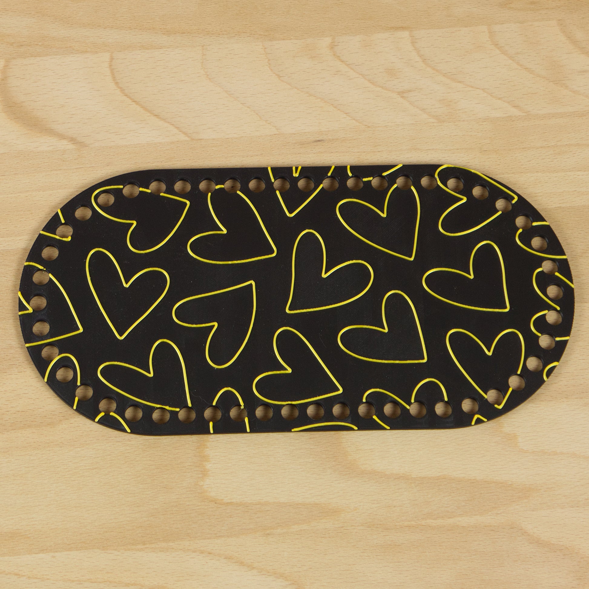 Oval bund med hjerter 26x13 cm