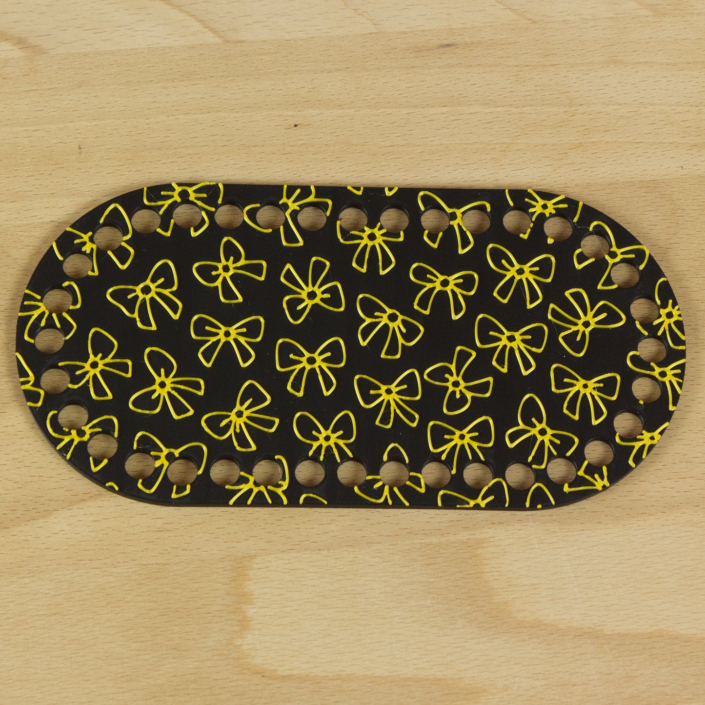 Oval bund med sløjfer 18x9 cm